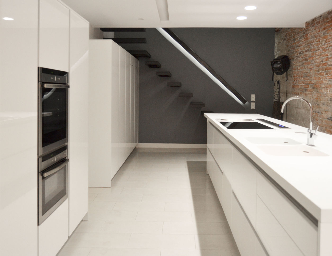 Kitchen - Loft Barcelona | 08023 Arquitectos homify Cocinas minimalistas