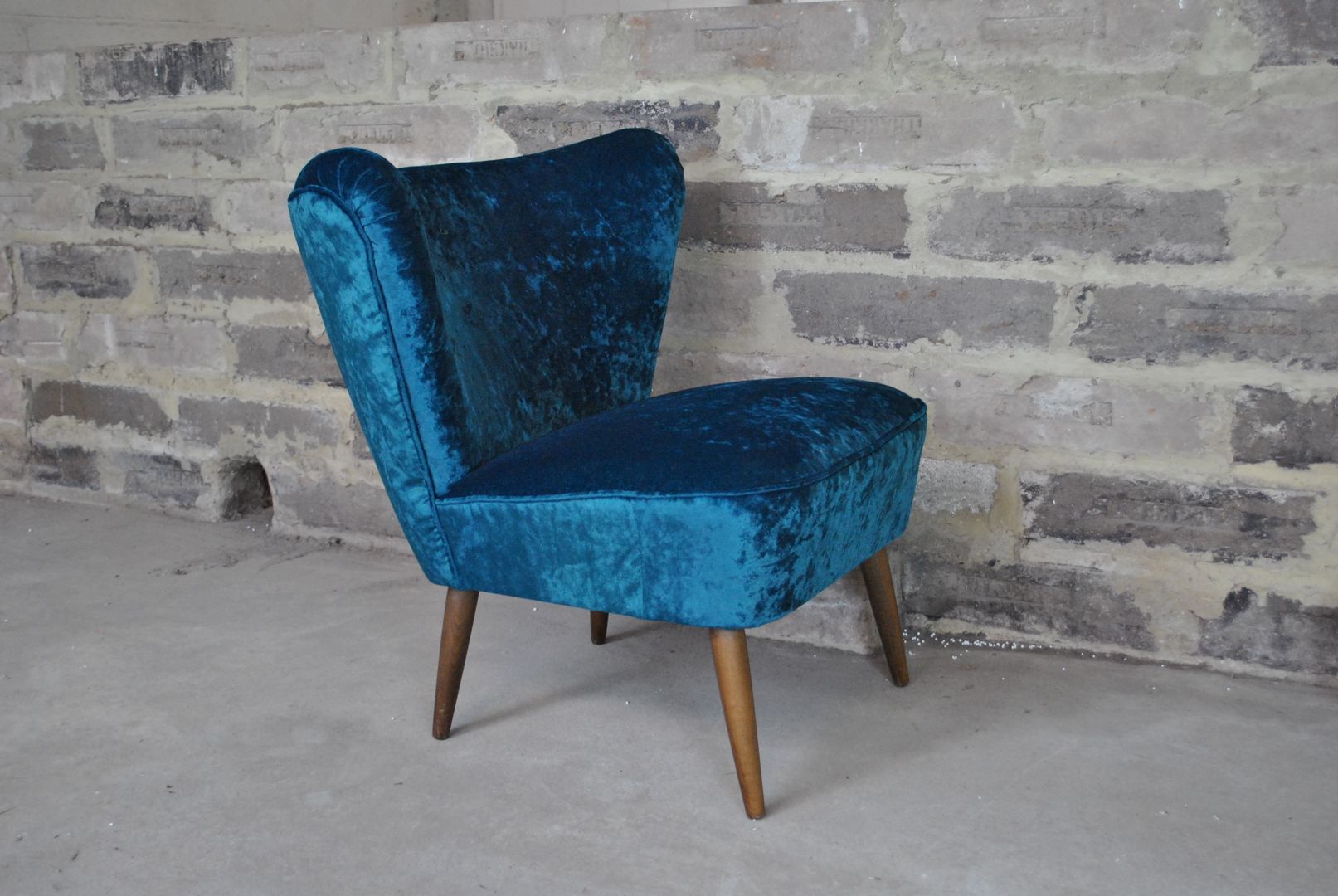 1950's Cocktail Chair in Teal Velvet Sketch Interiors Salon original Canapés & Fauteuils