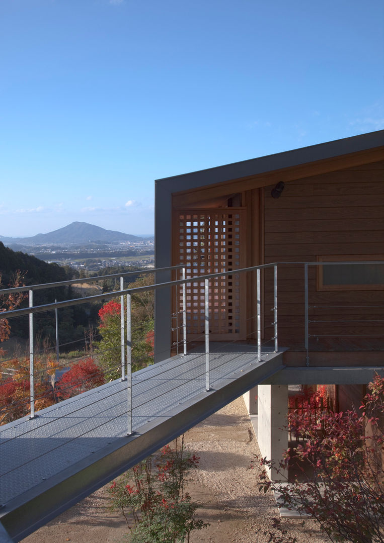 雷山の家, TOSHIAKI TANAKA&ASSOCIATES/田中俊彰設計室 TOSHIAKI TANAKA&ASSOCIATES/田中俊彰設計室 Maisons modernes