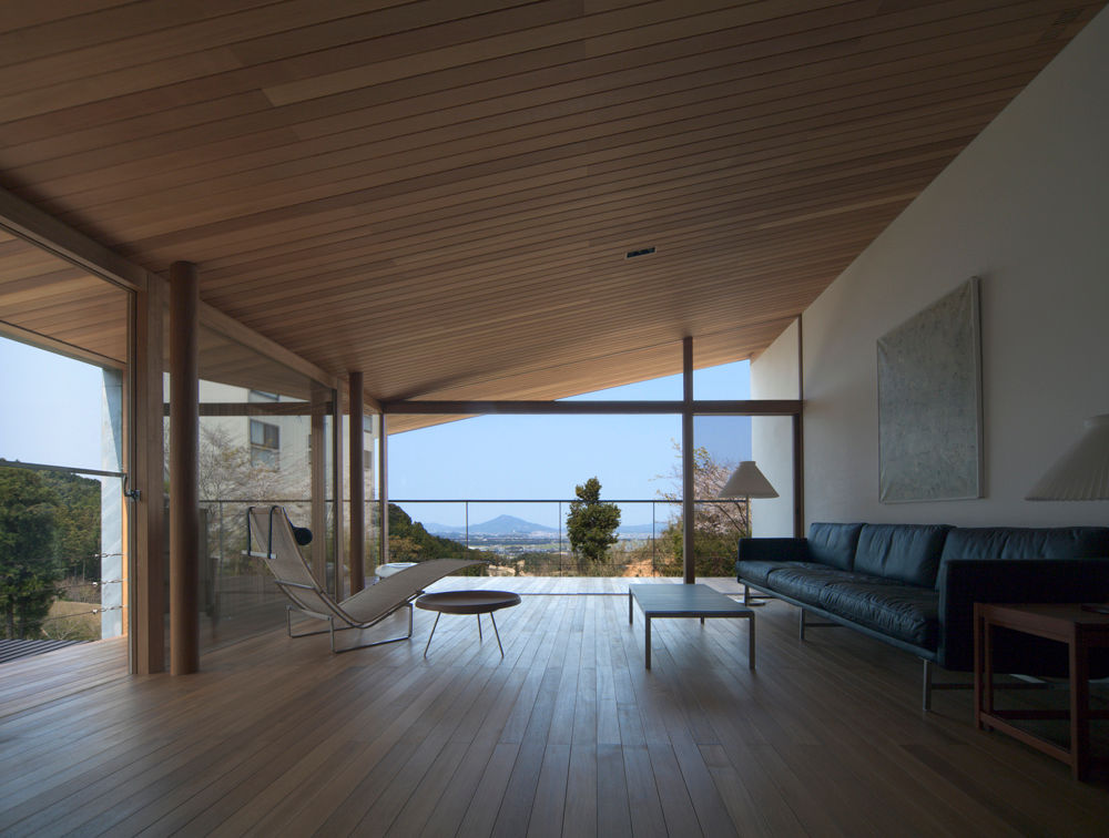 雷山の家, TOSHIAKI TANAKA&ASSOCIATES/田中俊彰設計室 TOSHIAKI TANAKA&ASSOCIATES/田中俊彰設計室 Modern living room