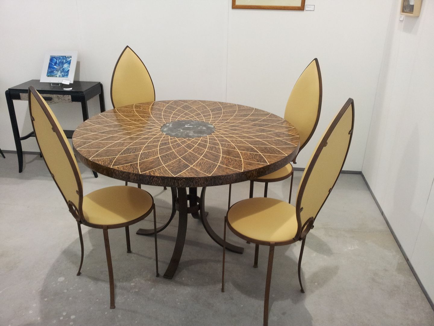 Table "Tournesol des îles", julien lachaud ébéniste julien lachaud ébéniste Eclectic style dining room Tables