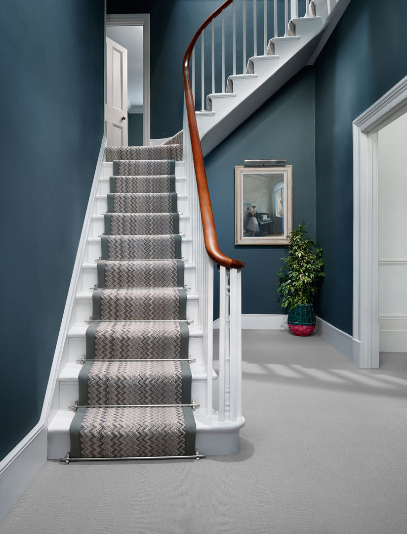 Fabulous colour Diamond Wools of New Zealand Nowoczesny korytarz, przedpokój i schody