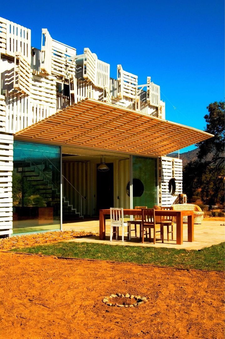 Casa construida con contenedores y tarimas de madera | homify