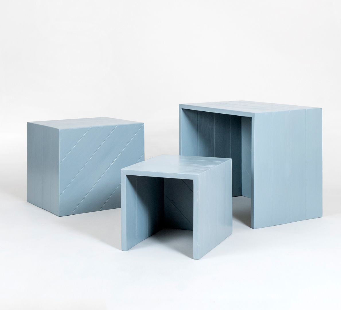 homify Minimalist living room Side tables & trays