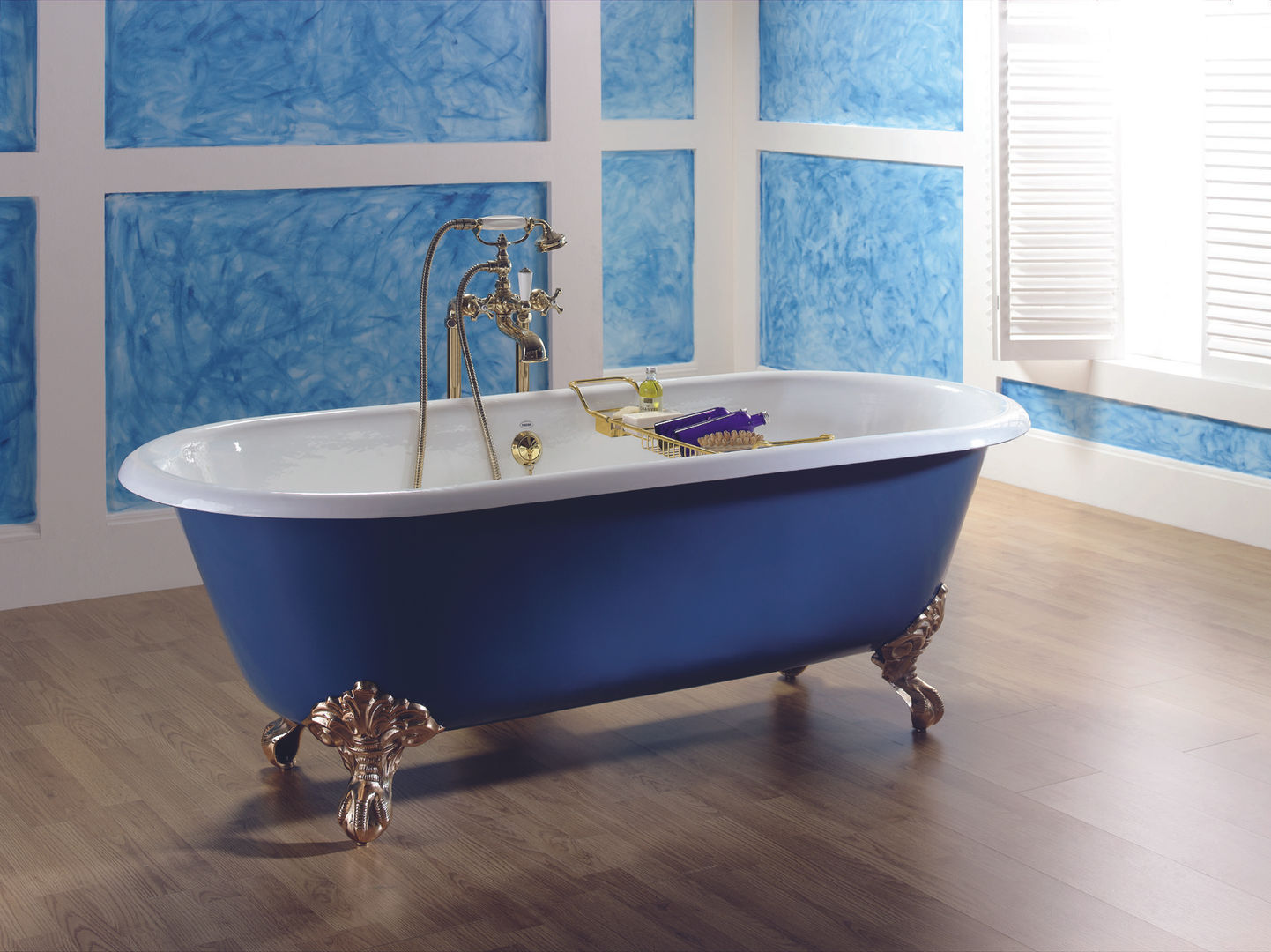 vasca in ghisa Vintage, bleu provence bleu provence Classic style bathroom Bathtubs & showers