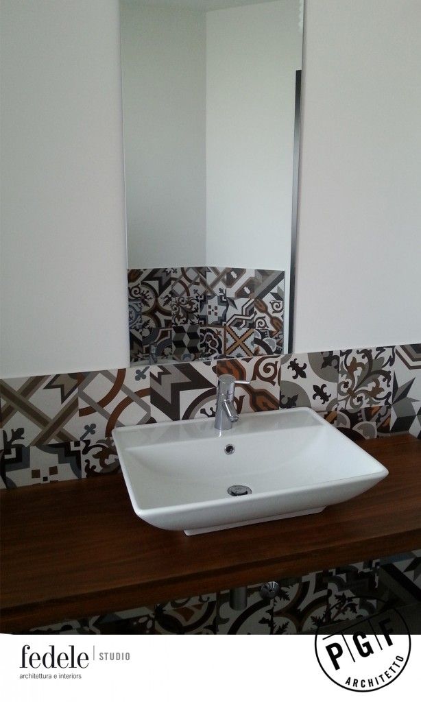 Intorno a una scala sospesa, Fedele Studio Fedele Studio Modern bathroom