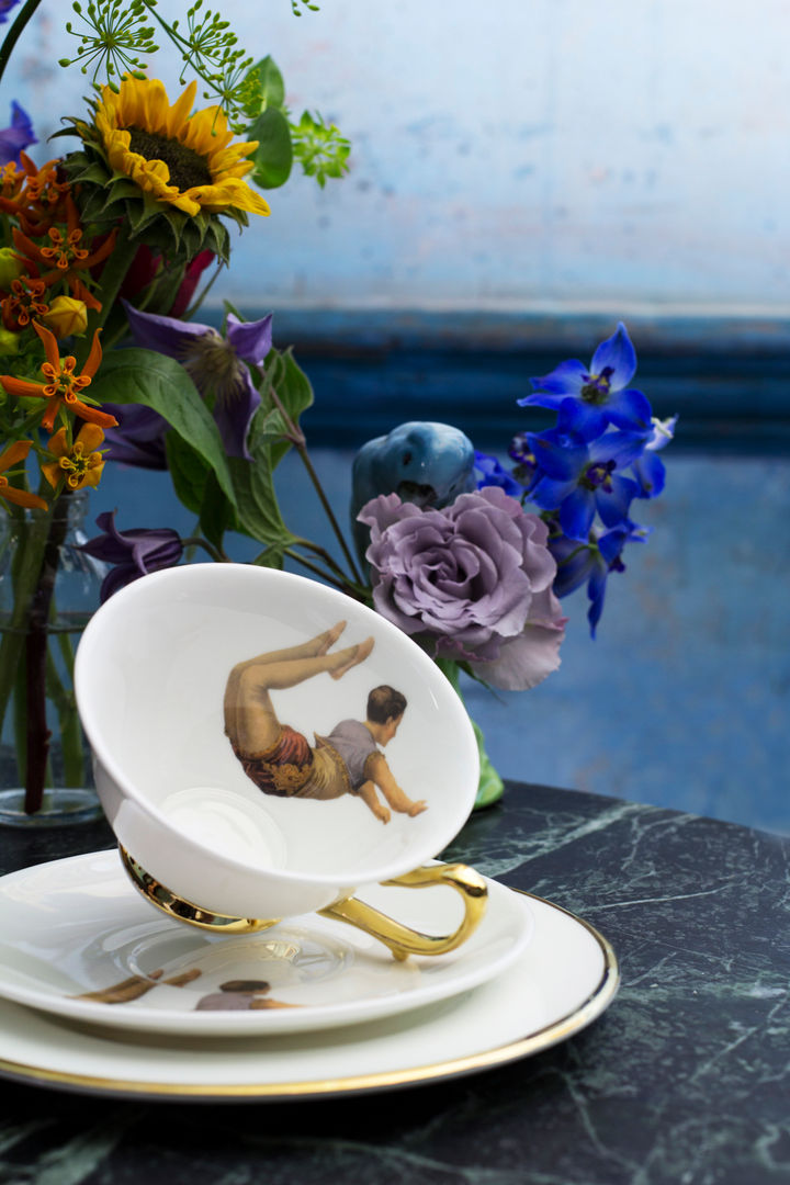 Trapeze Boy Teacup and Saucer, Melody Rose Melody Rose Phòng ăn: Thiết kế nội thất · bố trí · Ảnh Crockery & glassware