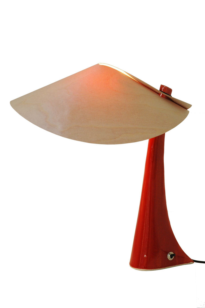 Lampe en grès abat-jour en bois, Thierry Noviant Thierry Noviant モダンデザインの リビング 照明