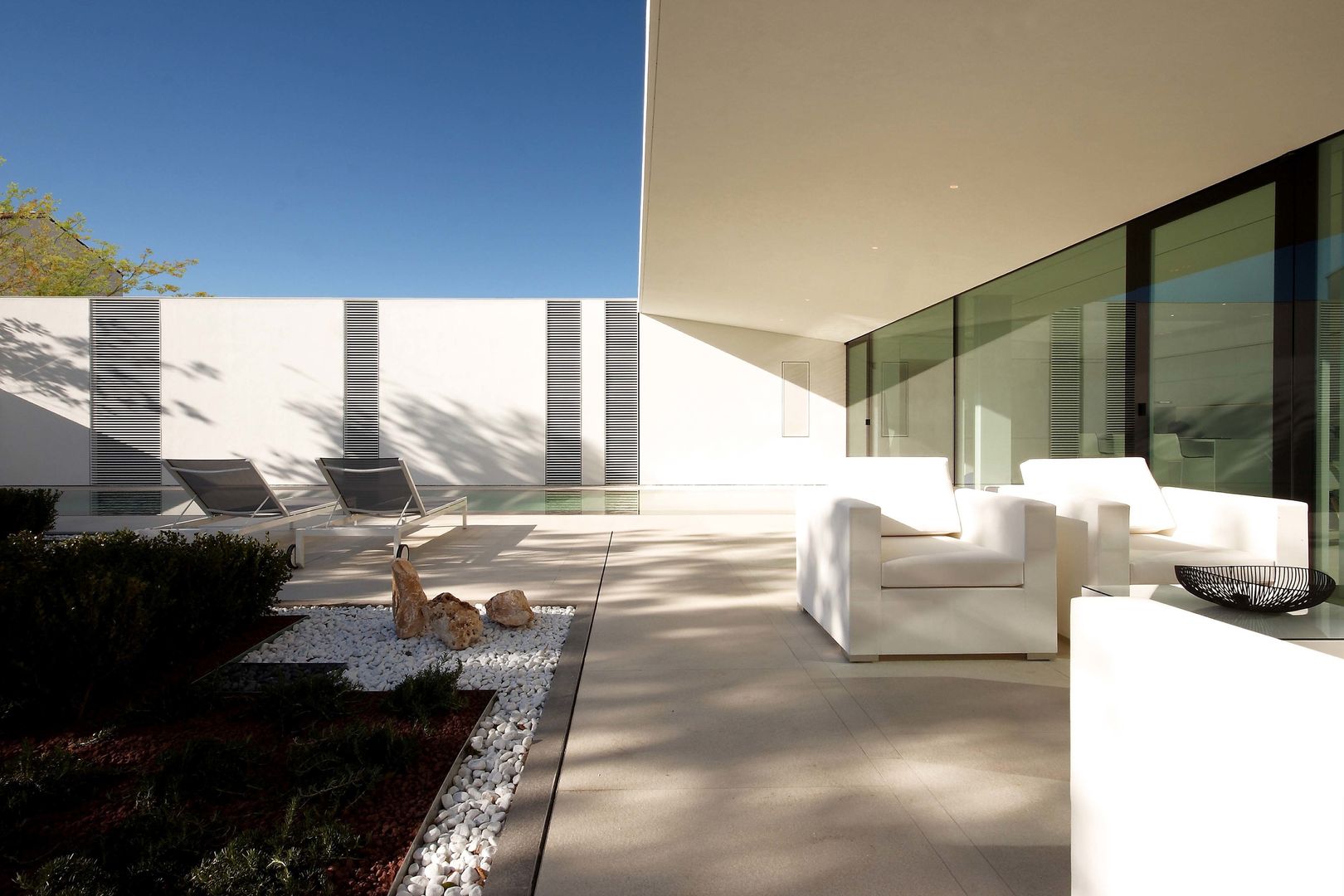 Jesolo Lido Pool Villa, Mosa Mosa Paredes y suelos de estilo minimalista Revestimientos de paredes y suelos