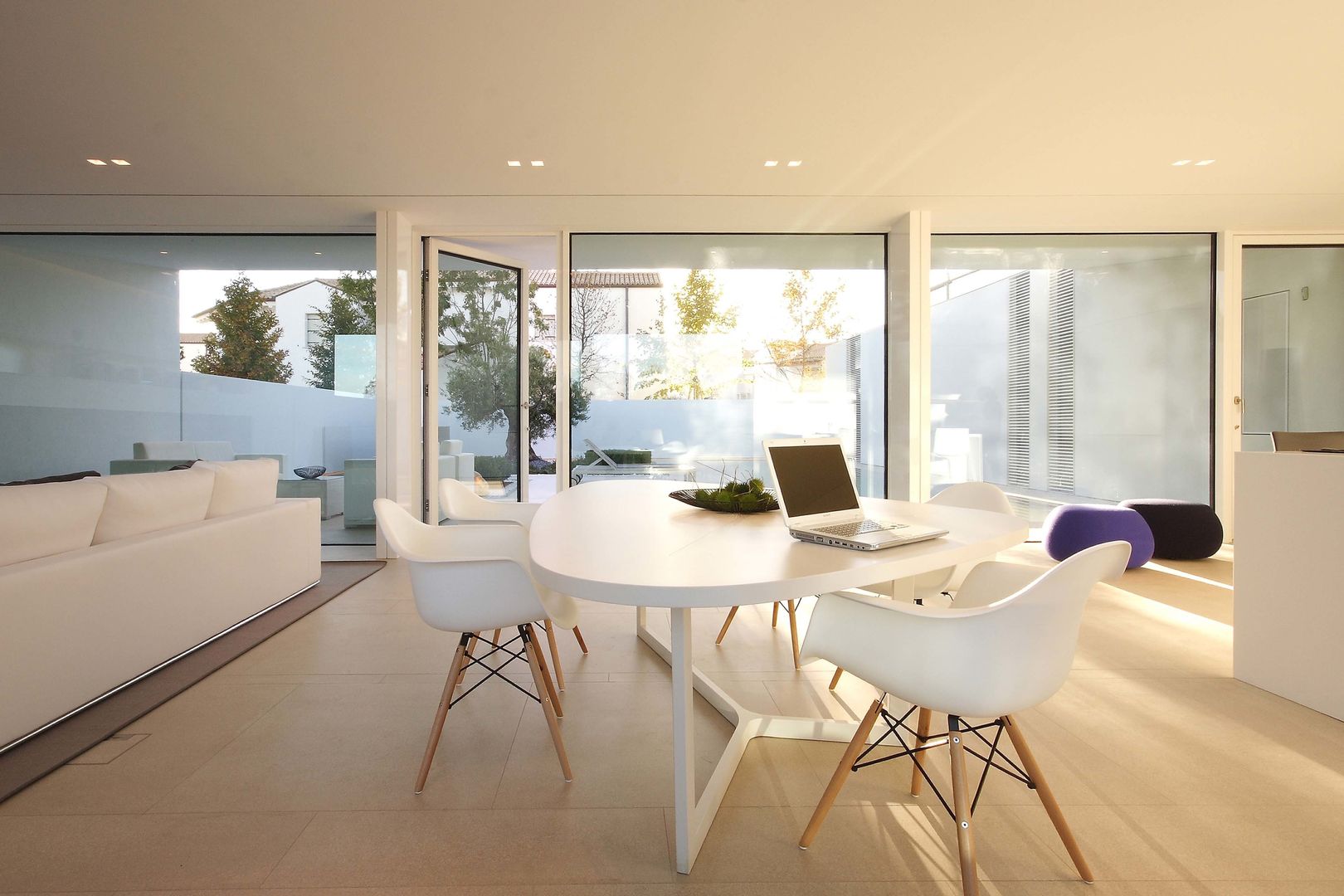 Jesolo Lido Pool Villa, Mosa Mosa Paredes y suelos de estilo minimalista Revestimientos de paredes y suelos