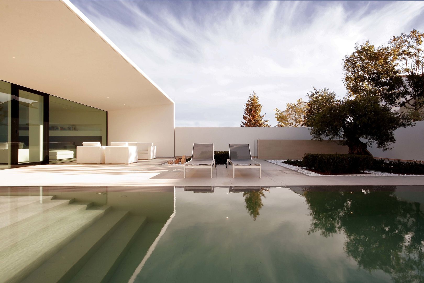 Jesolo Lido Pool Villa, Mosa Mosa Paredes y suelos de estilo minimalista Revestimientos de paredes y suelos