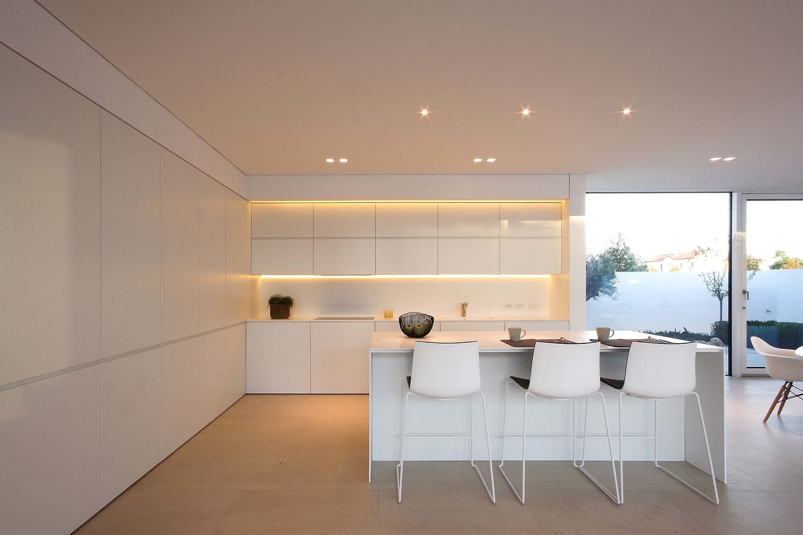 Jesolo Lido Pool Villa, Mosa Mosa Paredes y suelos de estilo minimalista Revestimientos de paredes y suelos