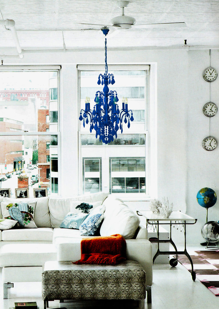 An electric blue flocked 8 lamp Jasmine chandelier Thomas & Vines Ltd Klasik Oturma Odası Işıklandırma