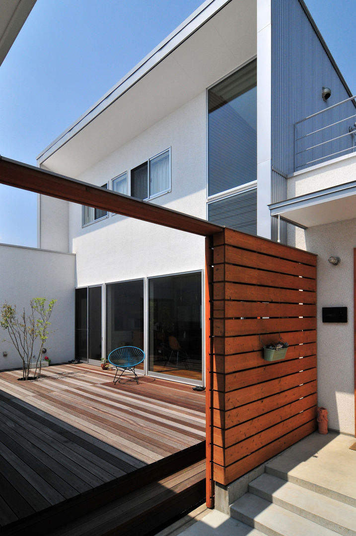 HOUSE-SMT 島田博一建築設計室 モダンな 家 中庭