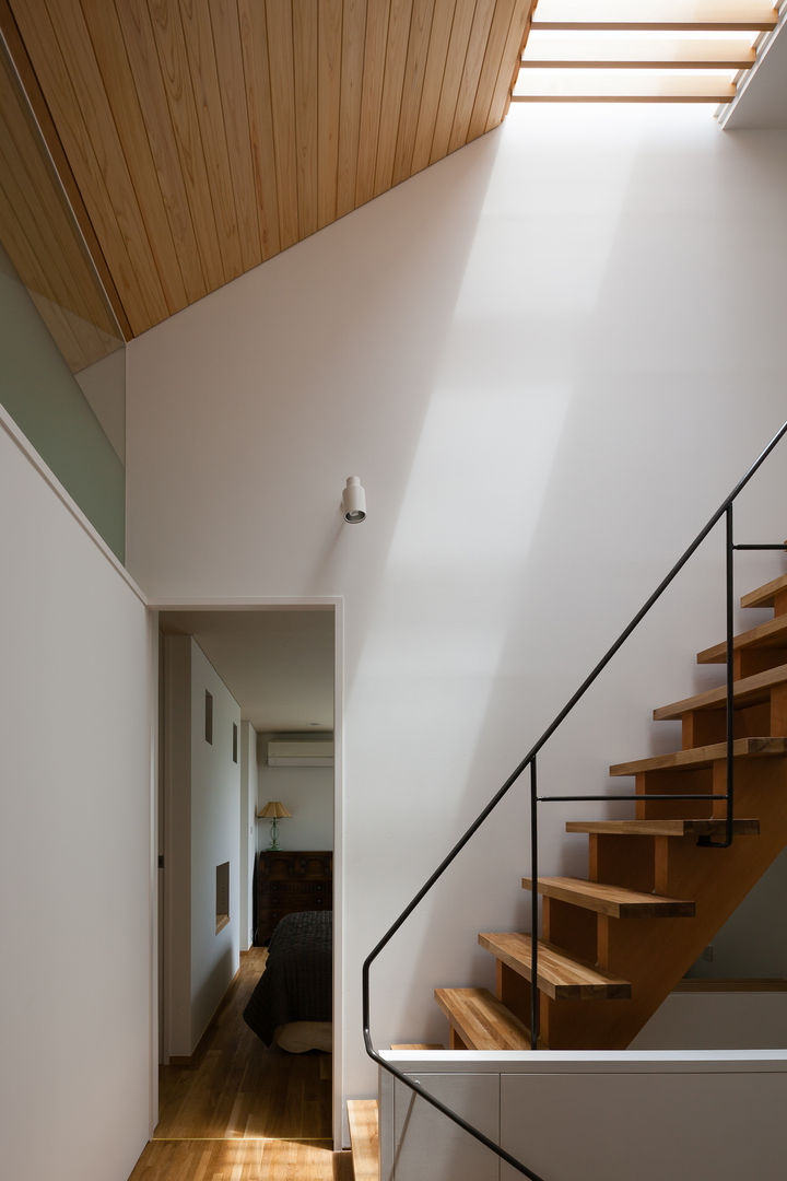 homify Corridor, hallway & stairs