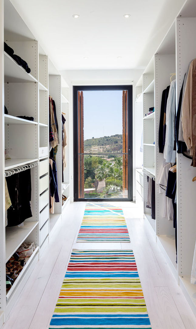 Vestidor | Casa A 08023 Architects Walk in closets de estilo mediterráneo