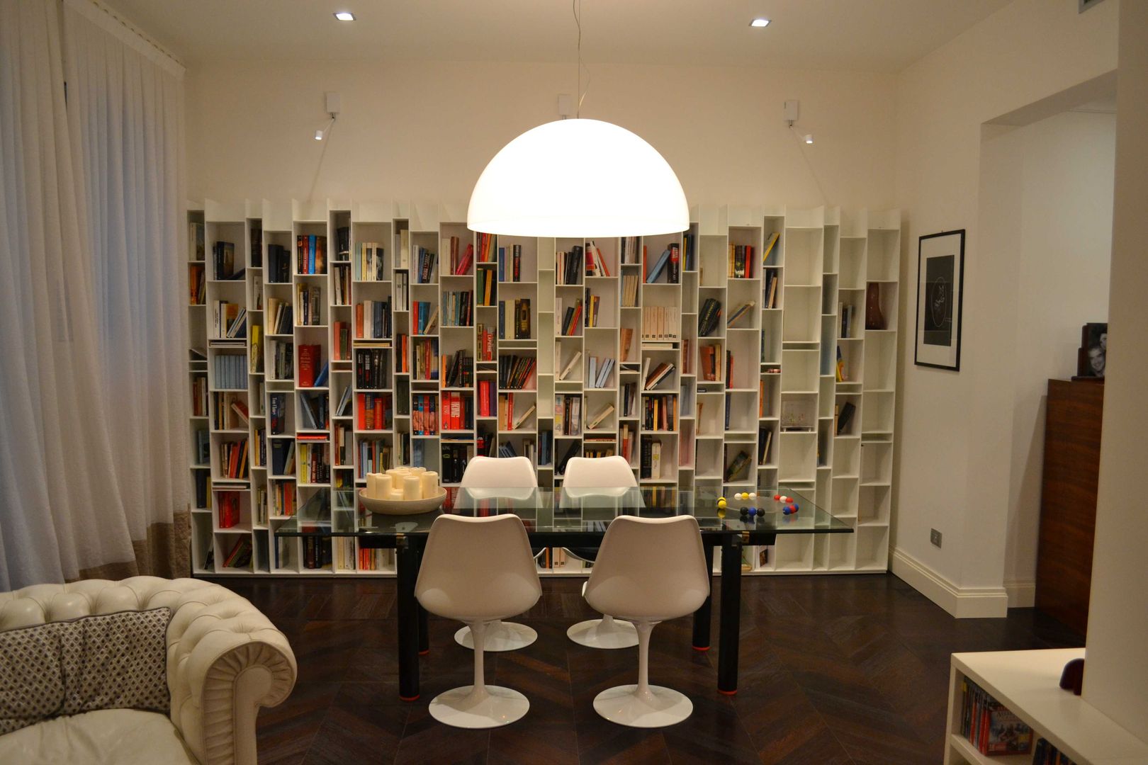 un'abitazione rigorosa, archbcstudio archbcstudio Ruang Studi/Kantor Modern Cupboards & shelving