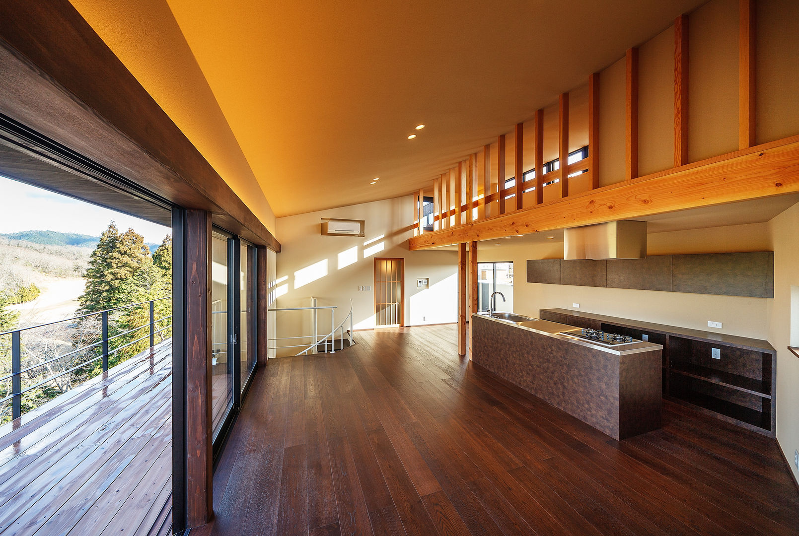玄燈舎 傳寶慶子建築研究所 モダンデザインの リビング