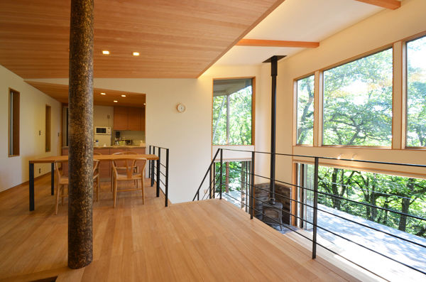 大きな栗の木の下の家, 鎌田建築設計室 鎌田建築設計室 Rustic style dining room