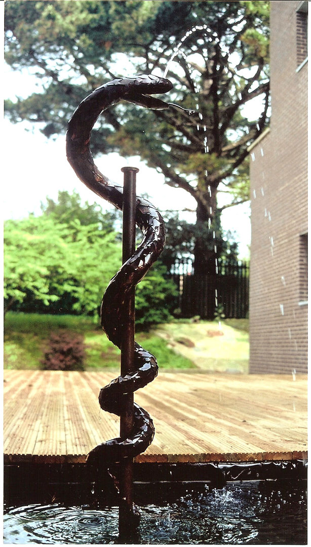 Aesculapean Snake Fountain Humphrey Bowden Fountain Designer and Maker その他のスペース 彫刻