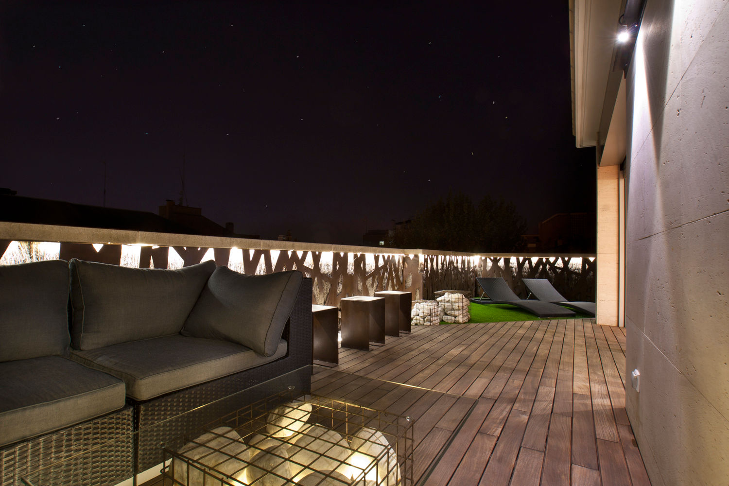 Duplex en Barcelona, The Pont design The Pont design モダンデザインの テラス