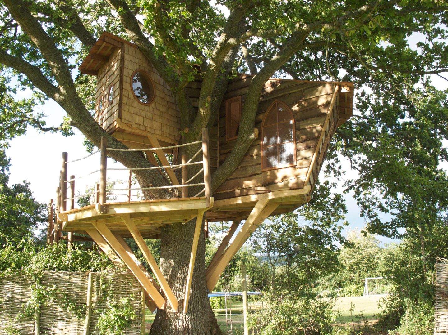 Imaginative Tree House Charm, Squirrel Design Tree Houses Limited Squirrel Design Tree Houses Limited Jardines de estilo rústico