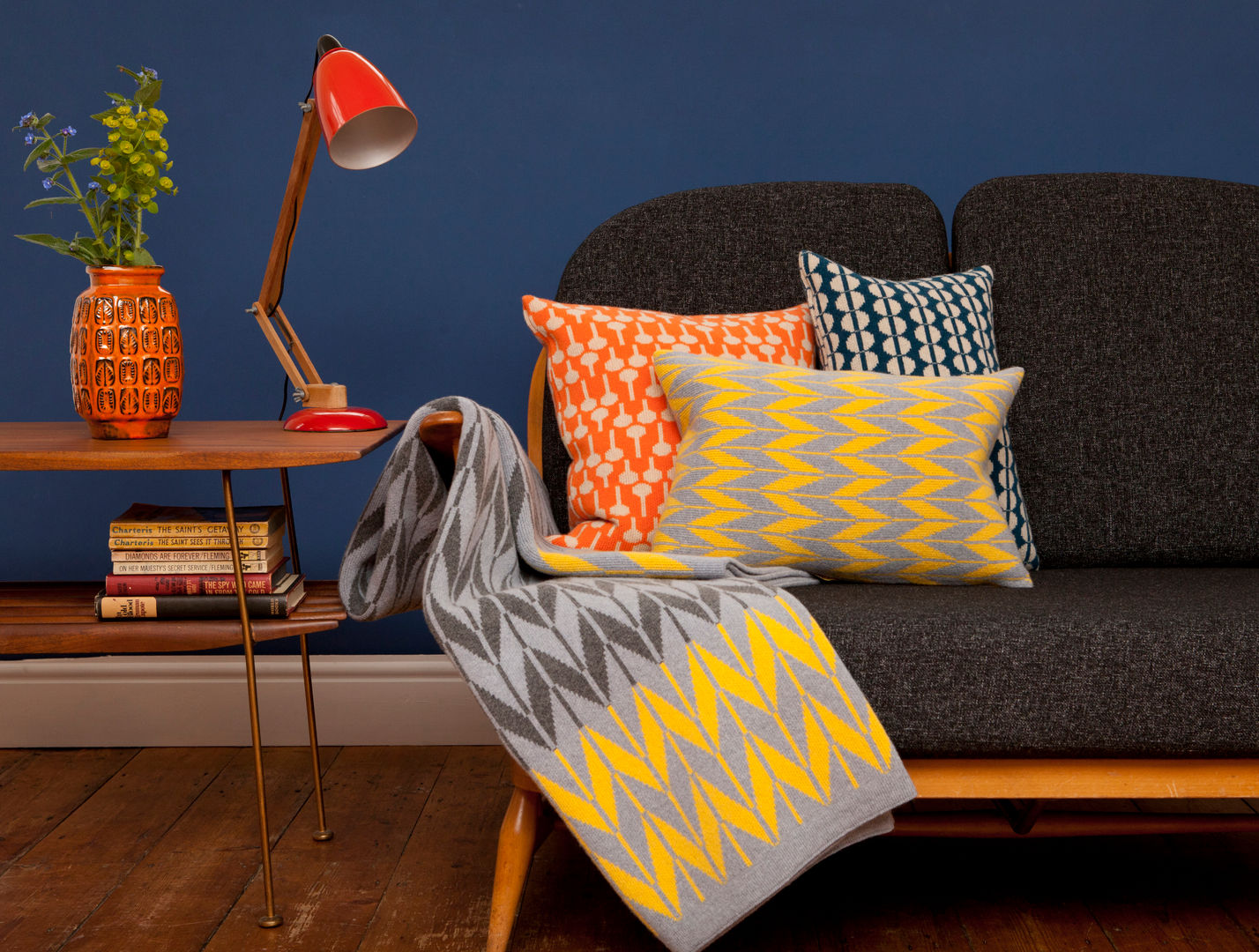 Cushions + blanket homify Modern Oturma Odası Aksesuarlar & Dekorasyon