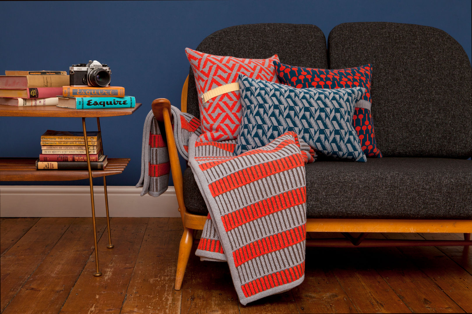 Cushions + blanket homify Modern Oturma Odası Aksesuarlar & Dekorasyon