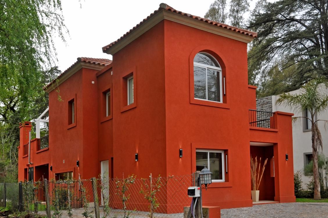 CASA AP - BARRIO PRIVADO LA MORADA - BELLA VISTA Desarrollos Proyecta Casas clásicas