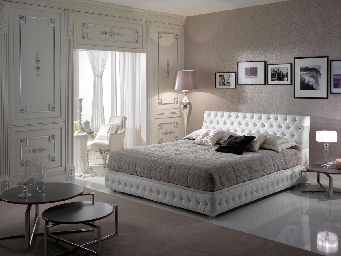 homify Classic style bedroom Beds & headboards