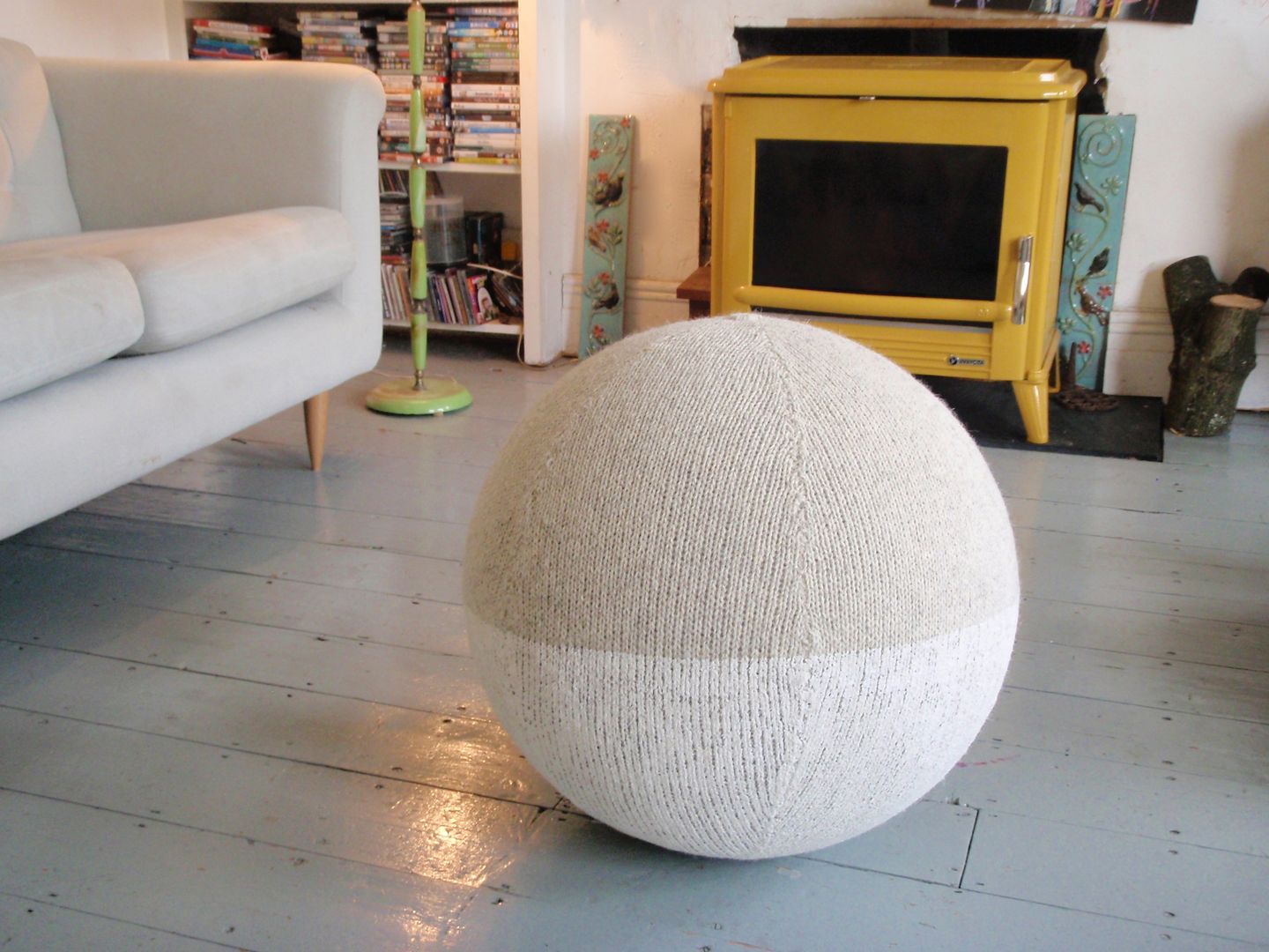Rock and Snow Seating Sphere Mary Goodman Modern living room Accessories & decoration
