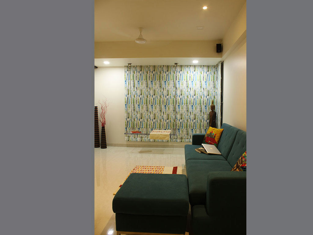 Colourful Abode in Kandivali, S K Designs S K Designs غرفة المعيشة