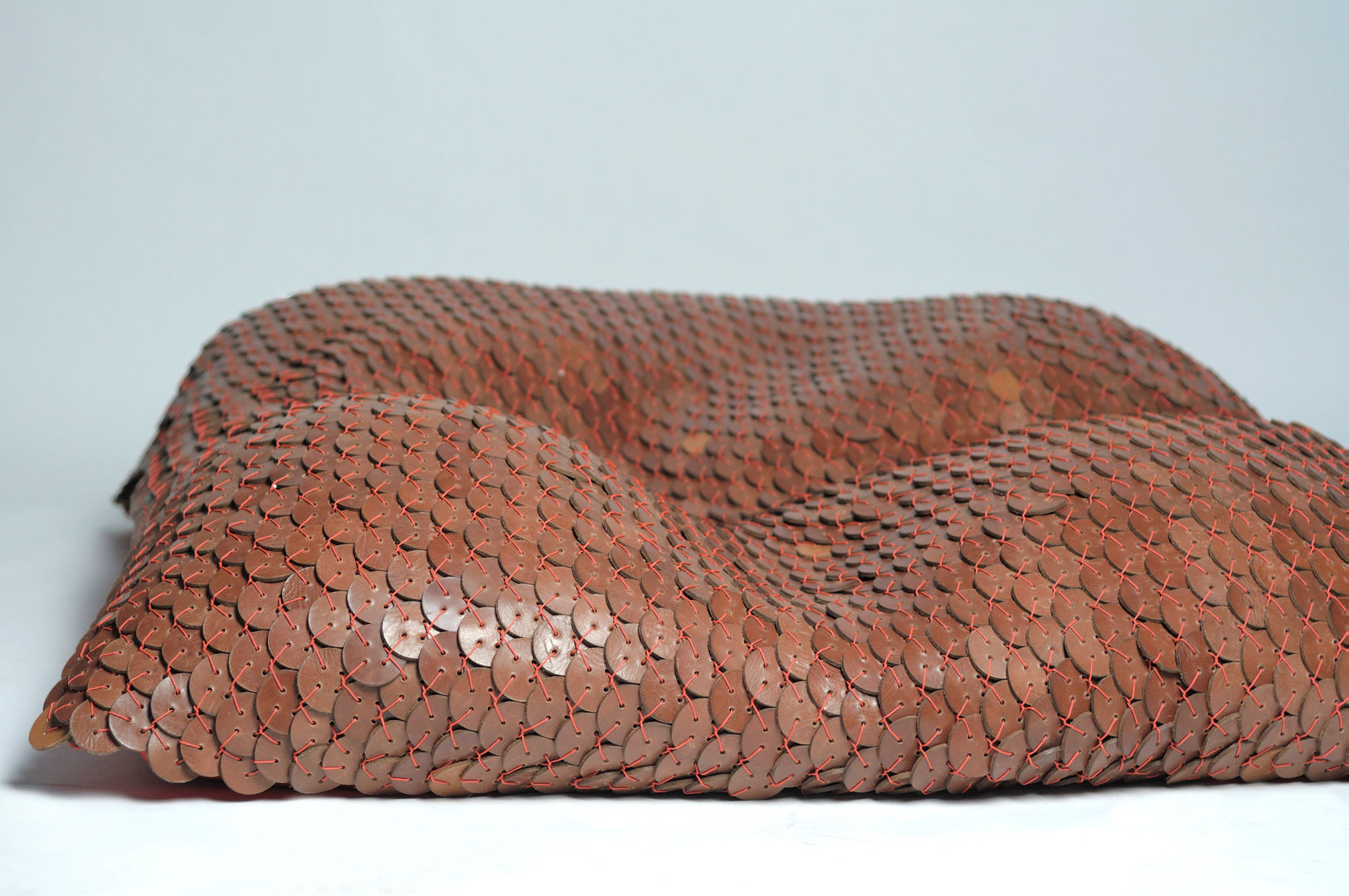 Armadillo, Heleen Sintobin Heleen Sintobin Livings de estilo escandinavo Salas y sillones