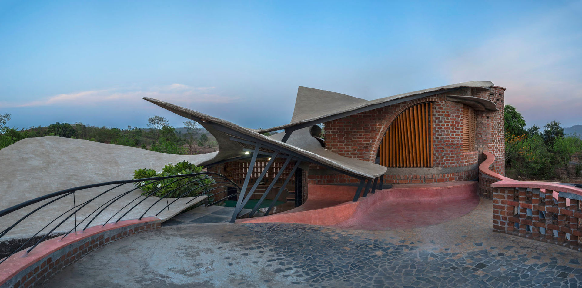 Brick House, Wada, iSTUDIO Architecture iSTUDIO Architecture Tropical style houses