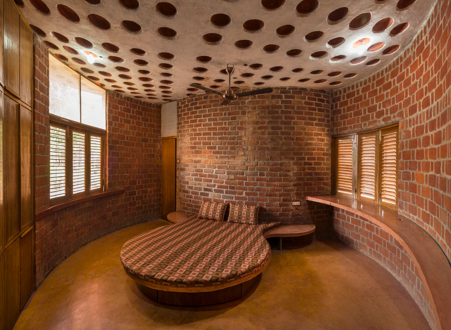 Brick House, Wada, iSTUDIO Architecture iSTUDIO Architecture Phòng ngủ phong cách nhiệt đới