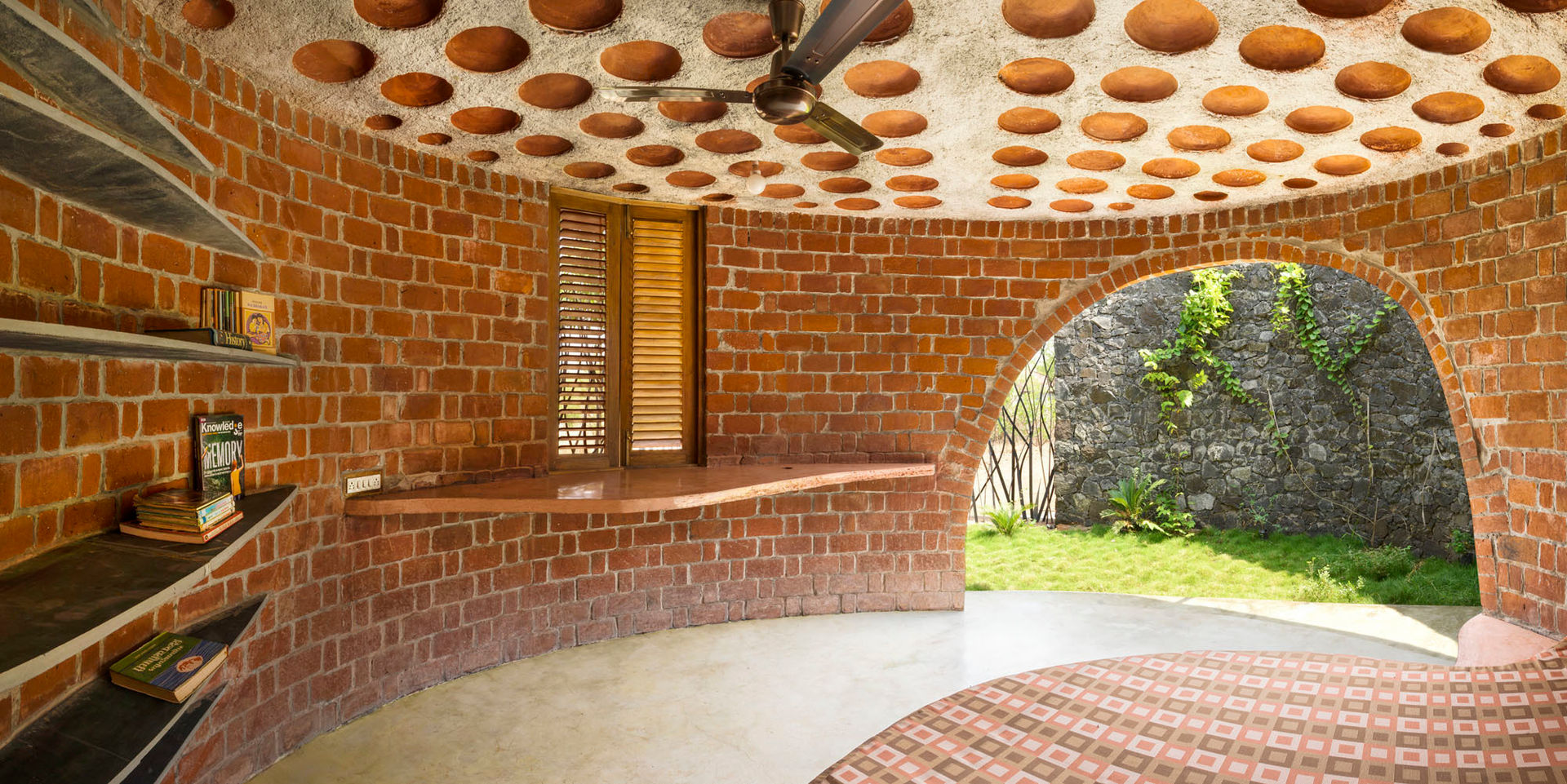 Brick House, Wada, iSTUDIO Architecture iSTUDIO Architecture Casas de estilo tropical