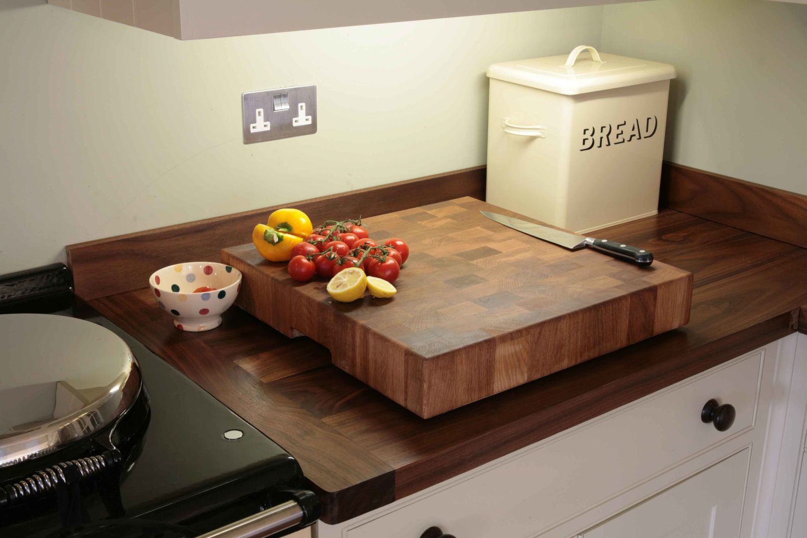 Solid Oak End Grain Chopping Board NAKED Kitchens Nhà bếp: thiết kế nội thất · bố trí · hình ảnh Bench tops