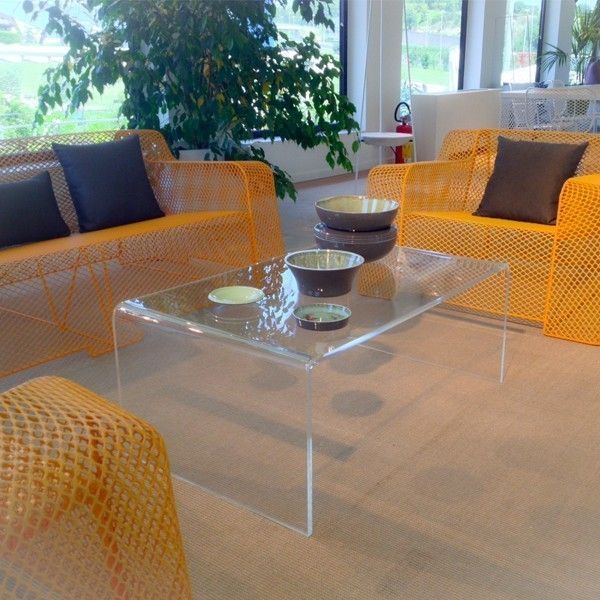 Tavolini moderni in plexiglass , Designtrasparente Designtrasparente Modern living room Side tables & trays