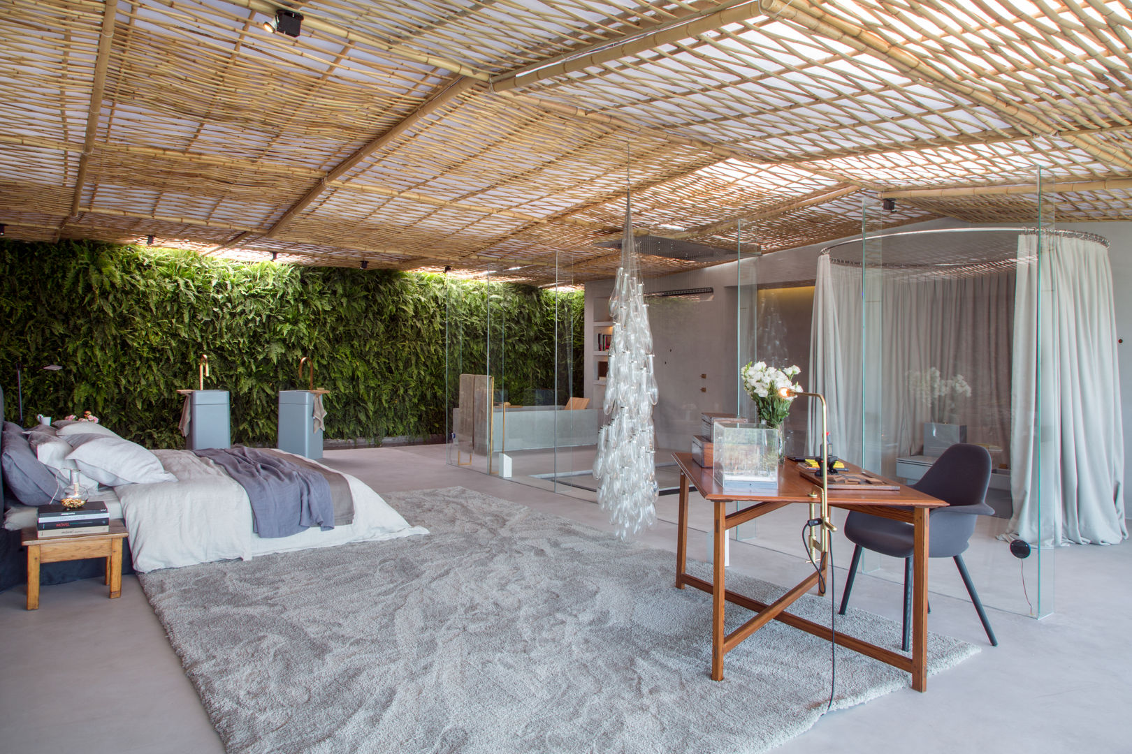 Loft Tropical - Casa Cor 2014, Gisele Taranto Arquitetura Gisele Taranto Arquitetura Modern style bedroom