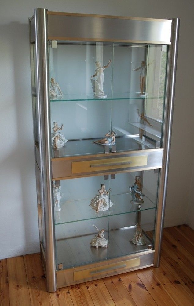 Vitrine aus Metall und Glas, METALL*ART+MOEBEL METALL*ART+MOEBEL Salas modernas Cobre/Bronce/Latón Cajoneras