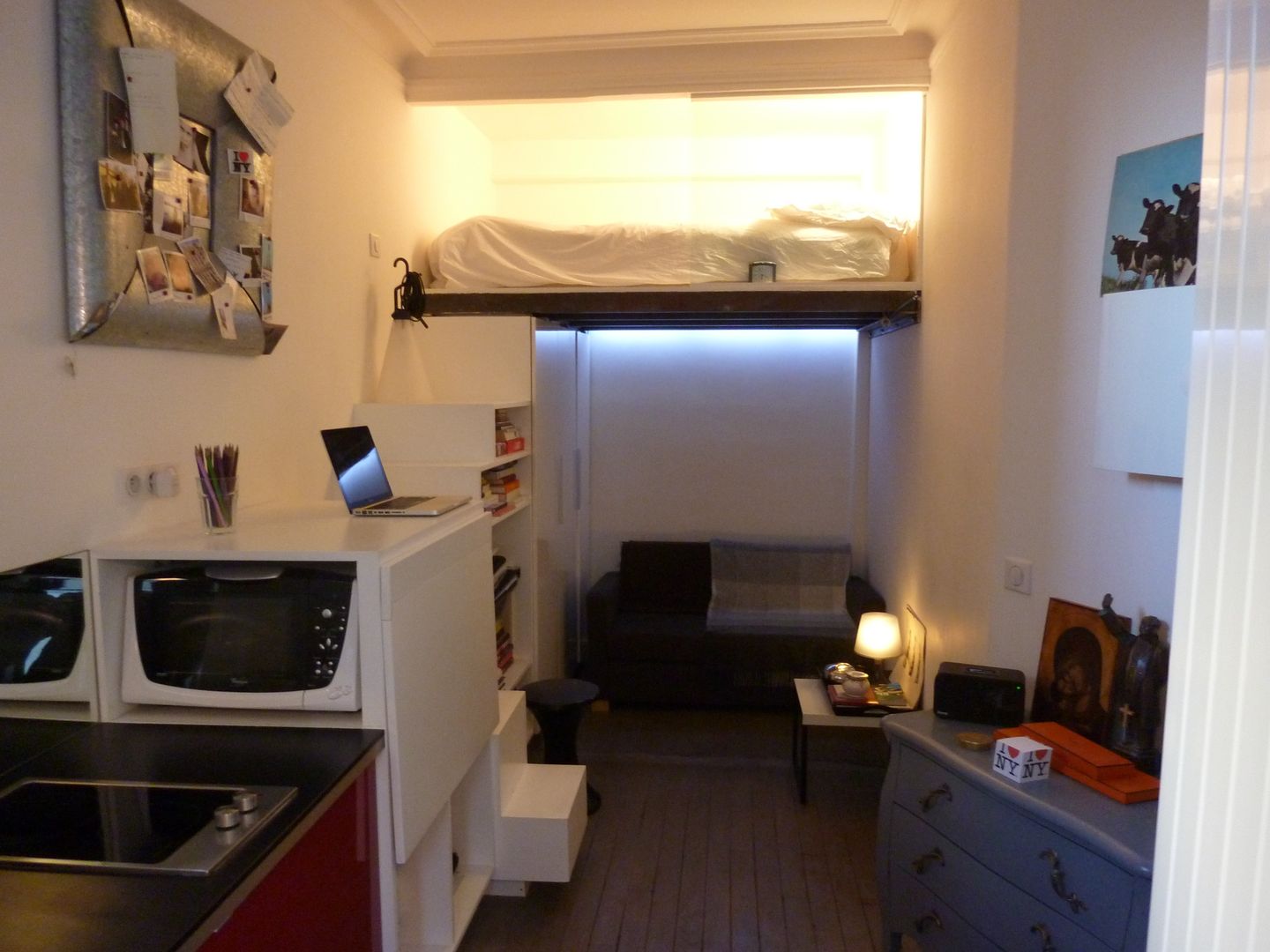 Studio de 14 m2 à Montmartre, Antinomik design Antinomik design ミニマルスタイルの 寝室
