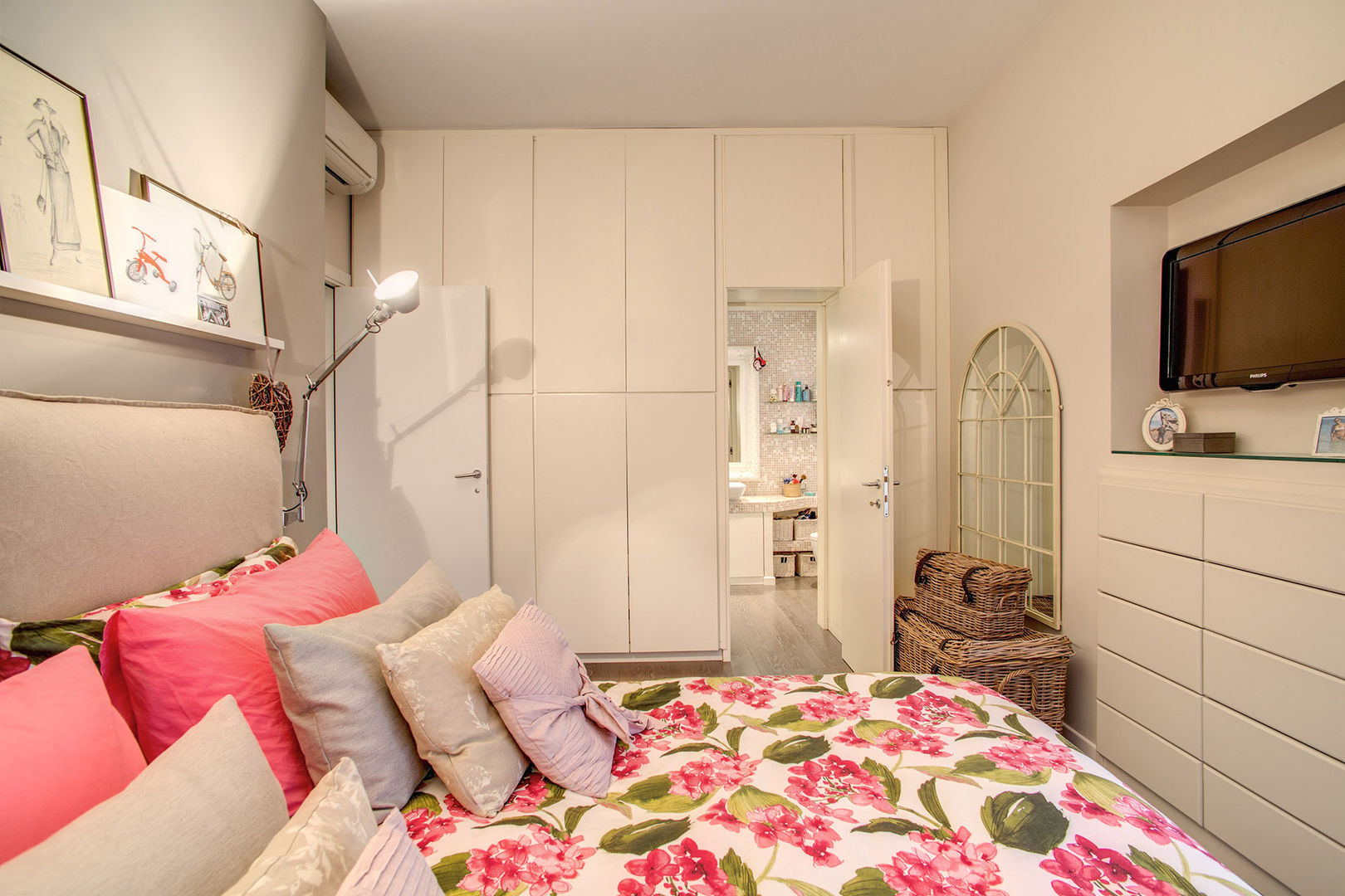 COVIELLO: I dettagli di design arricchiscono lo spazio del soggiorno, MOB ARCHITECTS MOB ARCHITECTS Modern style bedroom