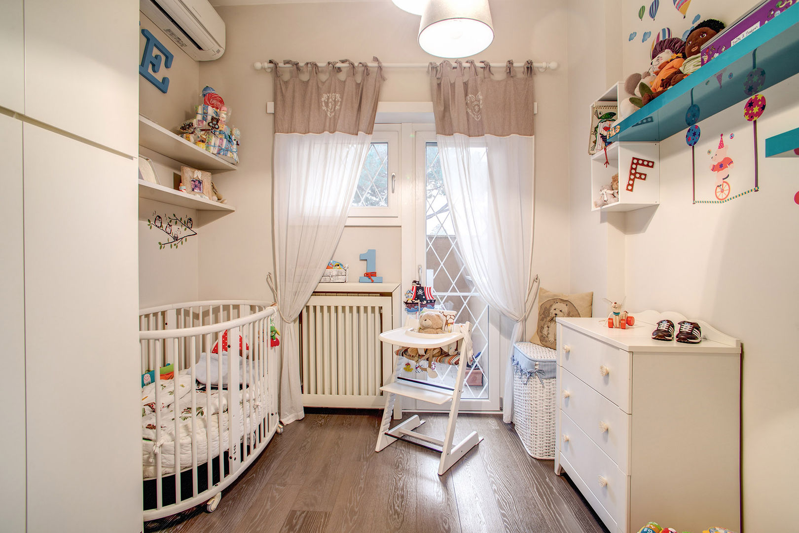 COVIELLO: I dettagli di design arricchiscono lo spazio del soggiorno, MOB ARCHITECTS MOB ARCHITECTS Nursery/kid’s room