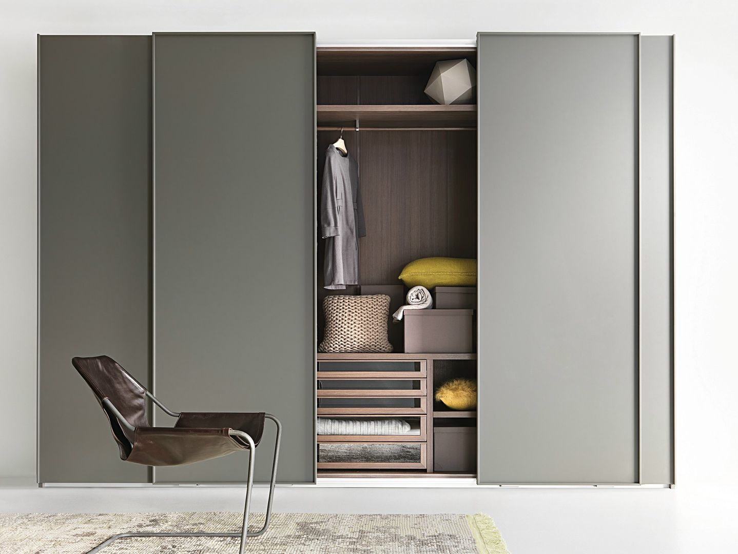 Who have invented closet??, Mobilificio Marchese Mobilificio Marchese ห้องเก็บของ ที่เก็บของ