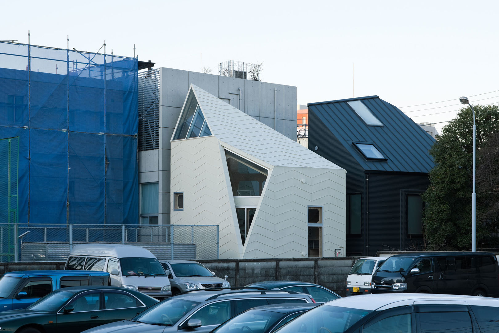 Tsubomi House (Tokyo Bud House), FLAT HOUSE FLAT HOUSE Houses