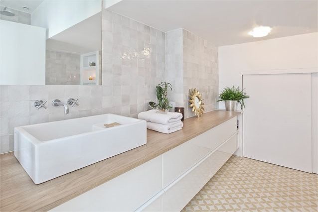 DUPLEX APARTMENT ON THE CANAL Atelier UOA Phòng tắm phong cách hiện đại
