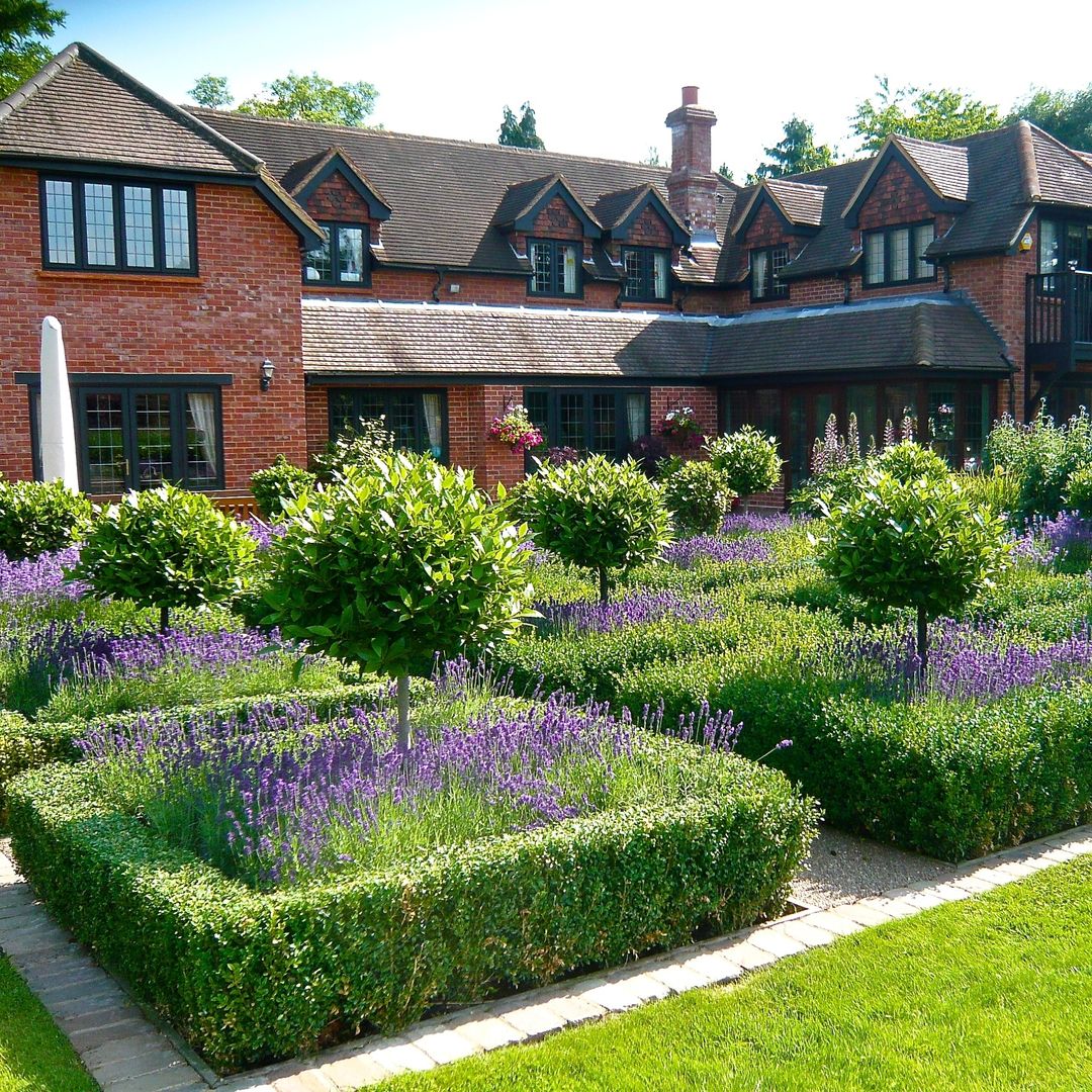 A large formal garden near Henley on Thames, Joanne Alderson Design Joanne Alderson Design
