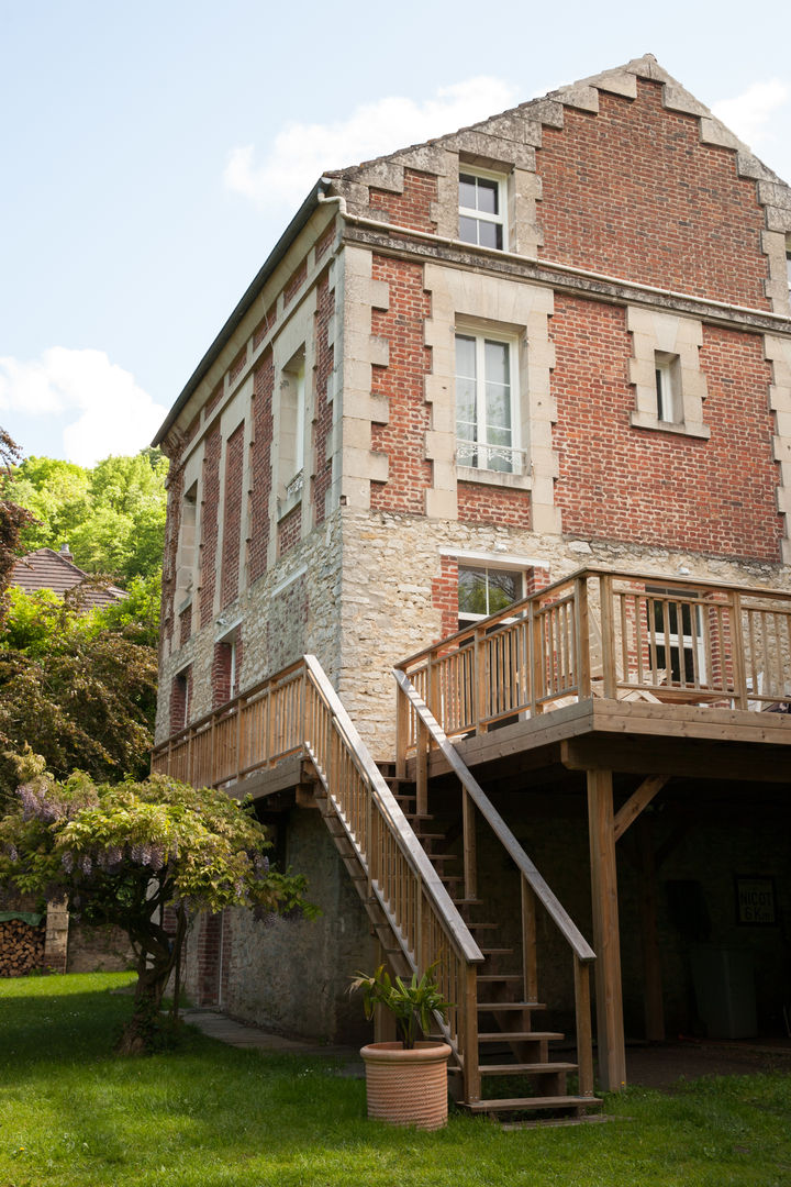 Le contemporain épouse l’ancien, mllm mllm Eklektik Balkon, Veranda & Teras