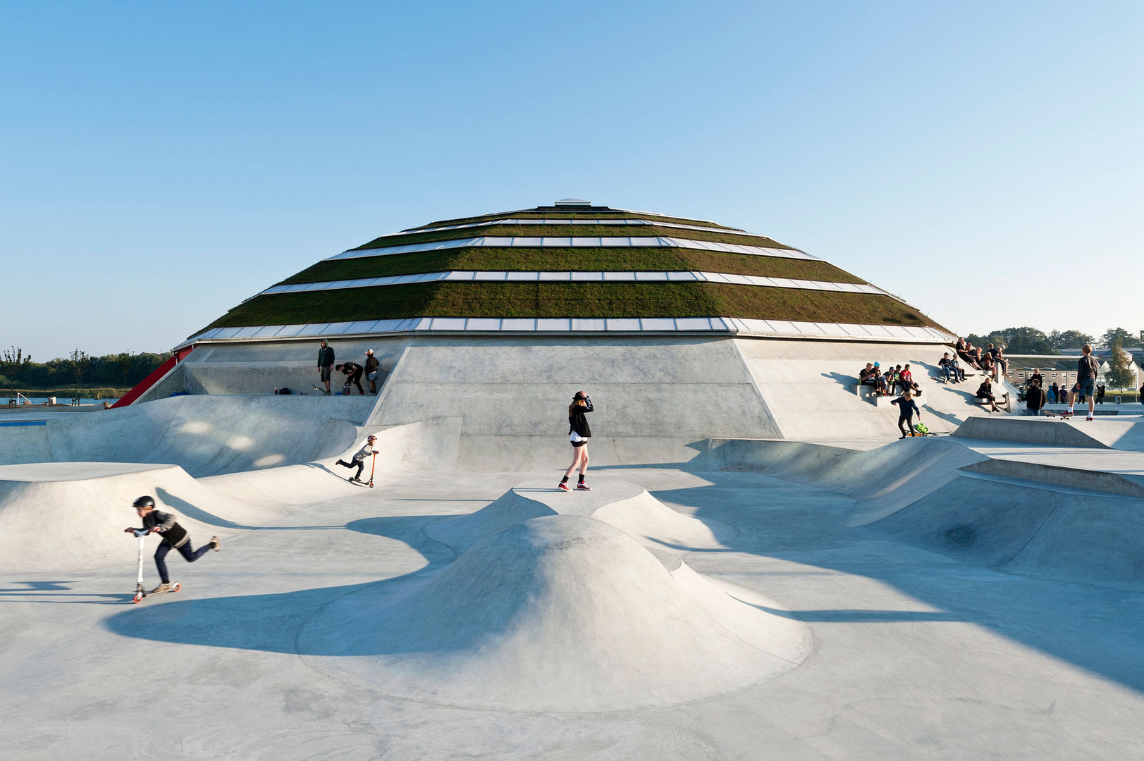 StreetDome, CEBRA CEBRA Palestra in stile moderno