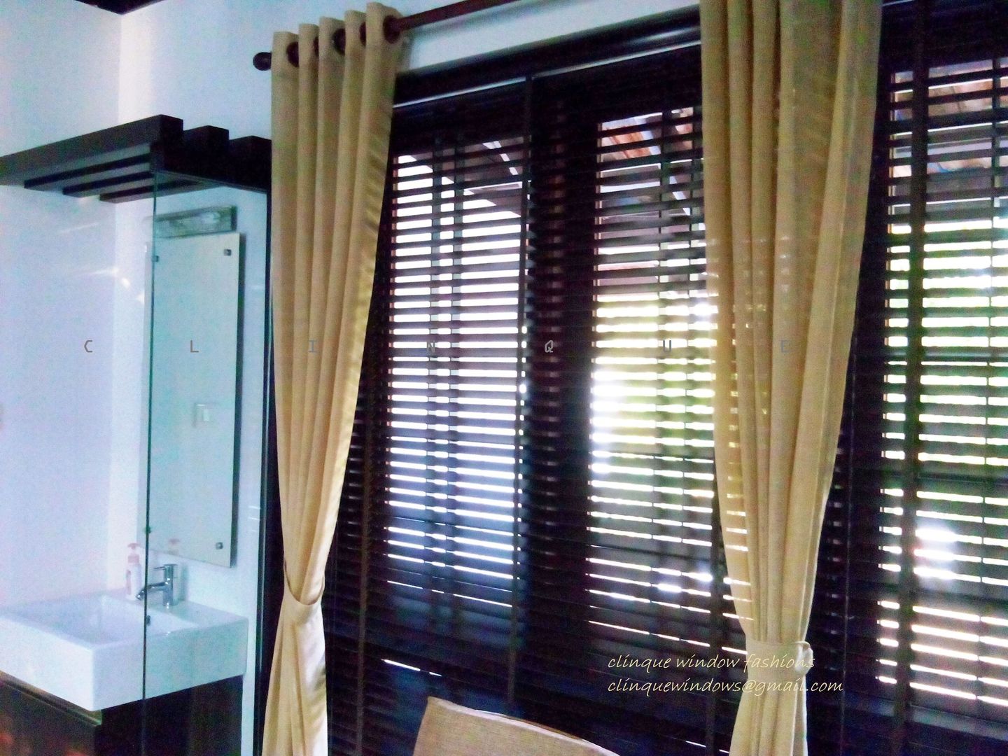 Wooden Blinds With Curtains, Clinque window blind systems Clinque window blind systems หน้าต่าง ม่านและมู่ลี่